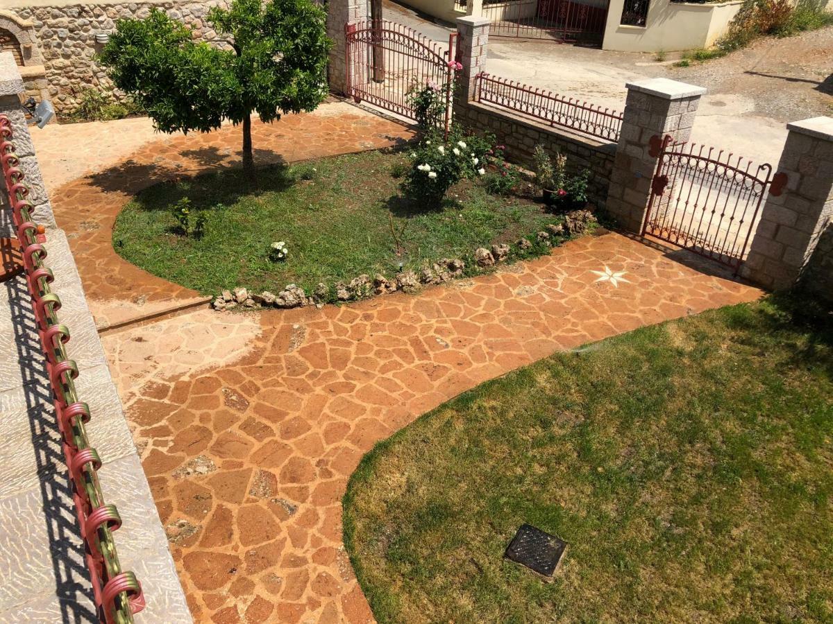 Haus Kleopatra Villa Leonidio Exterior photo